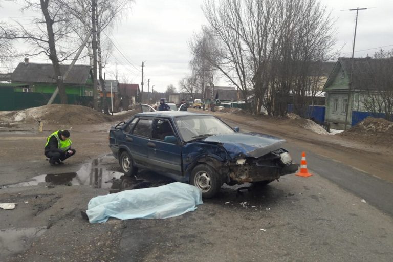 Водитель ВАЗа погиб в ДТП под Тверью