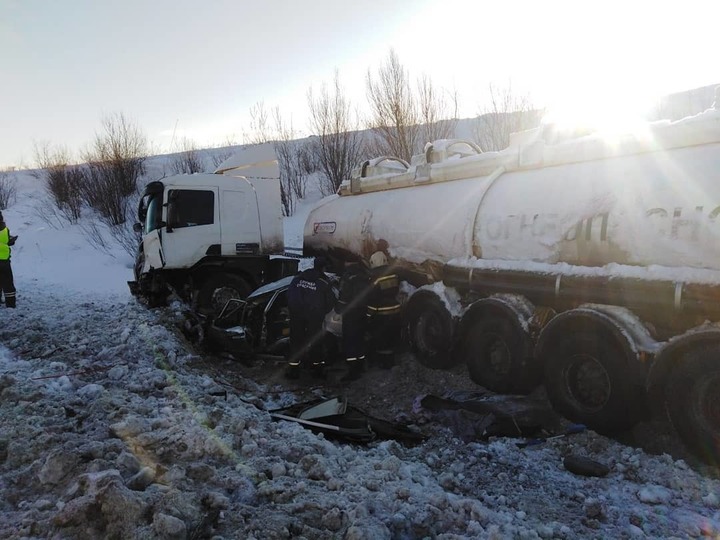 Два человека погибли в ДТП с бензовозом в Чувашии Два человека погибли в ДТП с бензовозом в Чувашии (2)