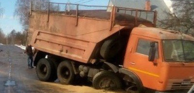 Женщина погибла в ДТП с КамАЗом в Тверской области