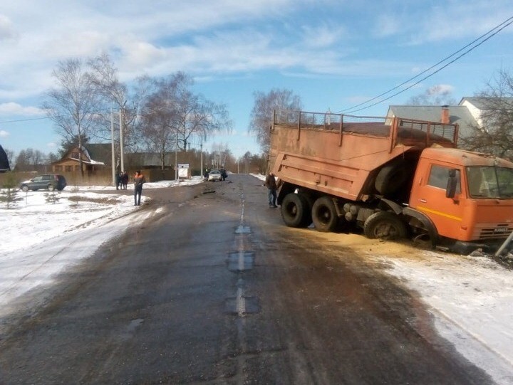 Женщина погибла в ДТП с КамАЗом в Тверской области (2)