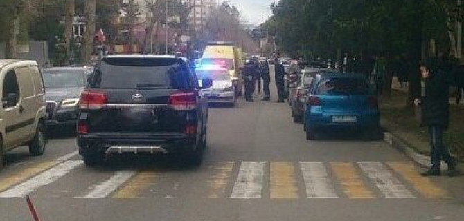 В Сочи иномарка сбила девочку на переходе
