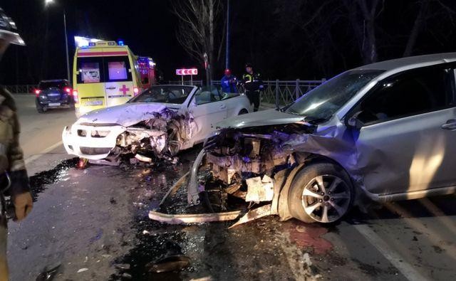 В ночном ДТП в Ростове пострадали трое В ночном ДТП в Ростове пострадали трое