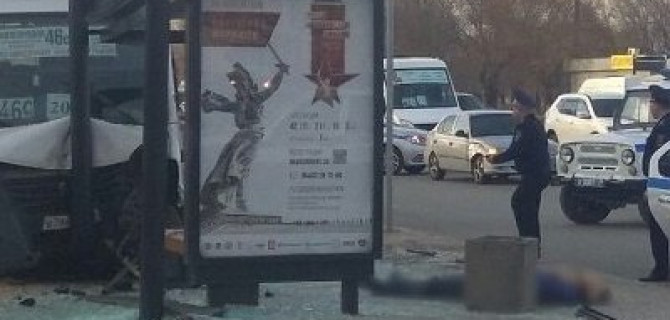В Волгограде маршрутка насмерть била пешехода на тротуаре