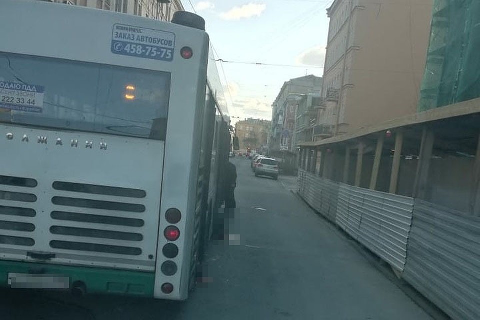 В Петербурге автобус задавил пешехода В Петербурге автобус задавил пешехода