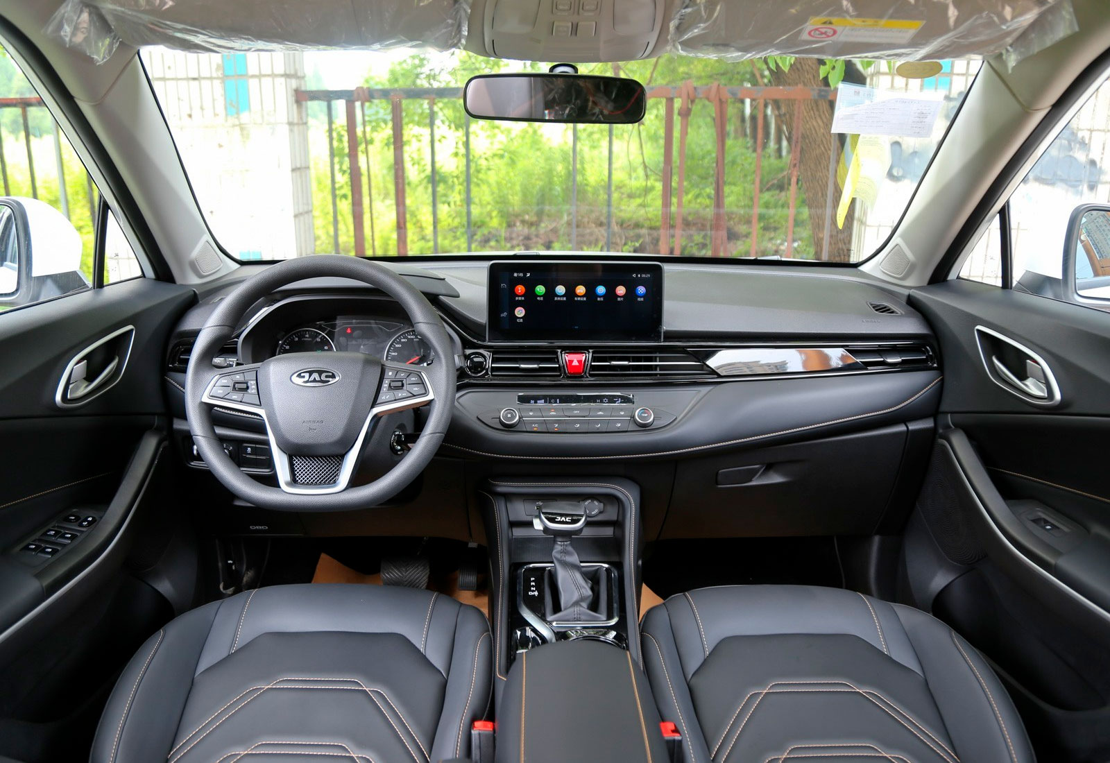 JAC JS4 салон