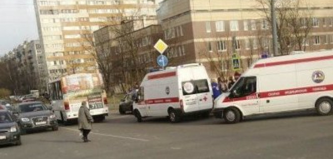 В Петербурге автомобиль сбил 8-летнюю девочку