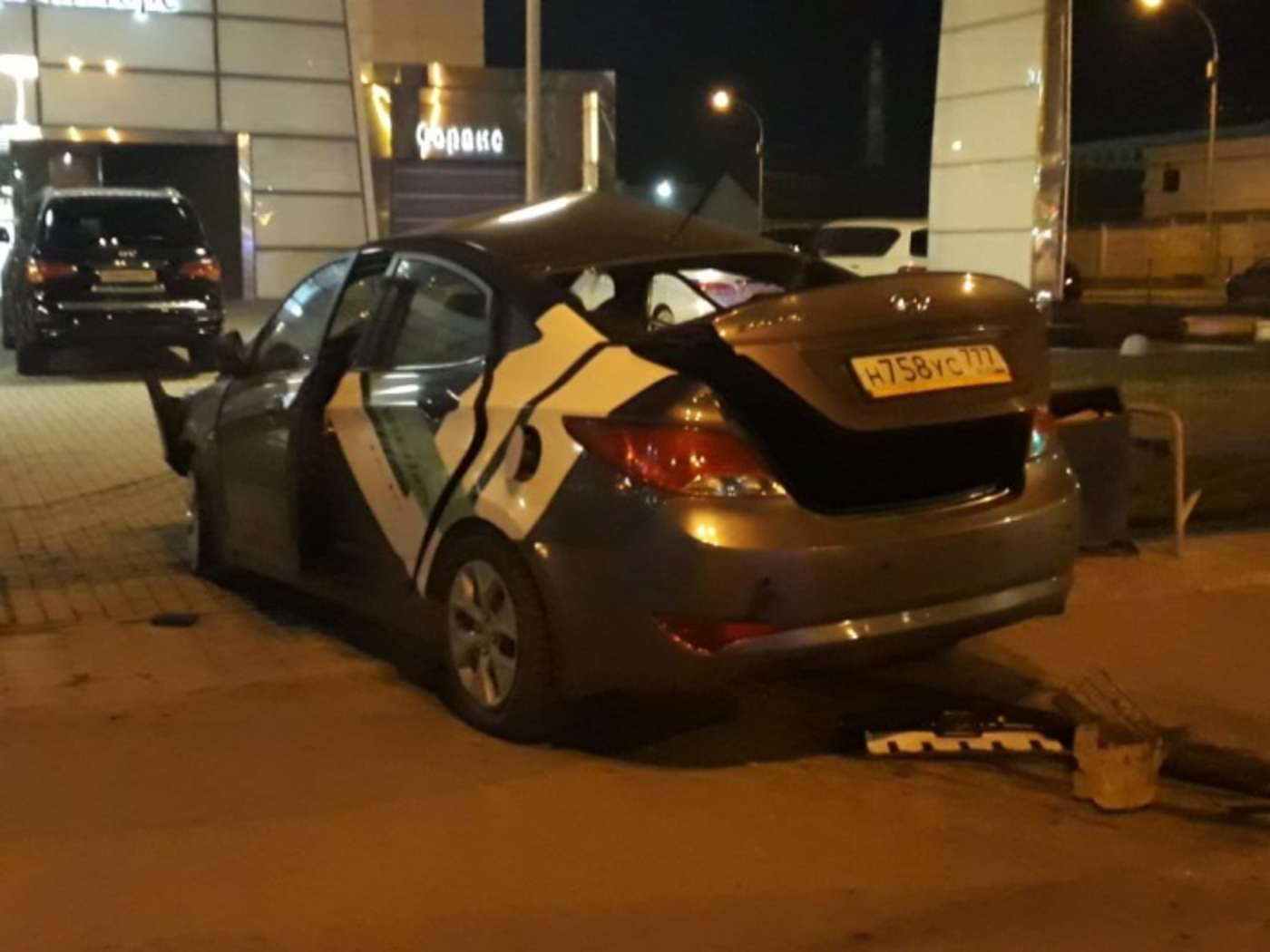 Молодой человек и девушка погибли в ДТП Екатеринбурге Молодой человек и девушка погибли в ДТП Екатеринбурге (1)