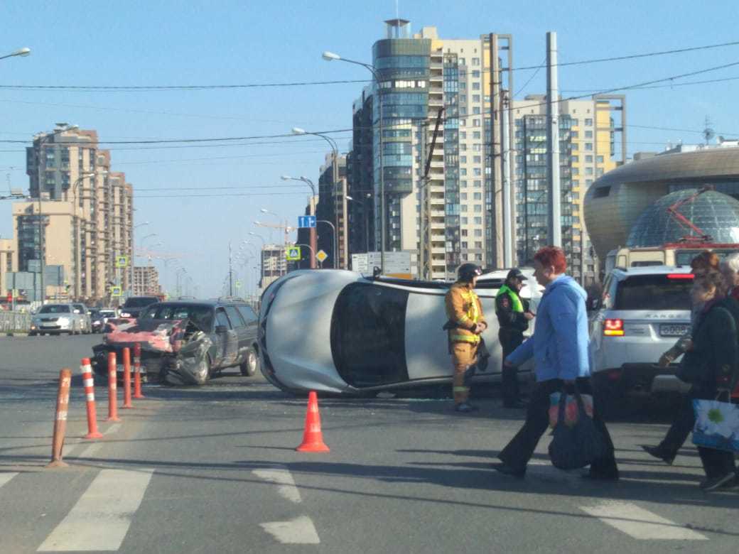 Два человека пострадали в ДТП в Петербурге