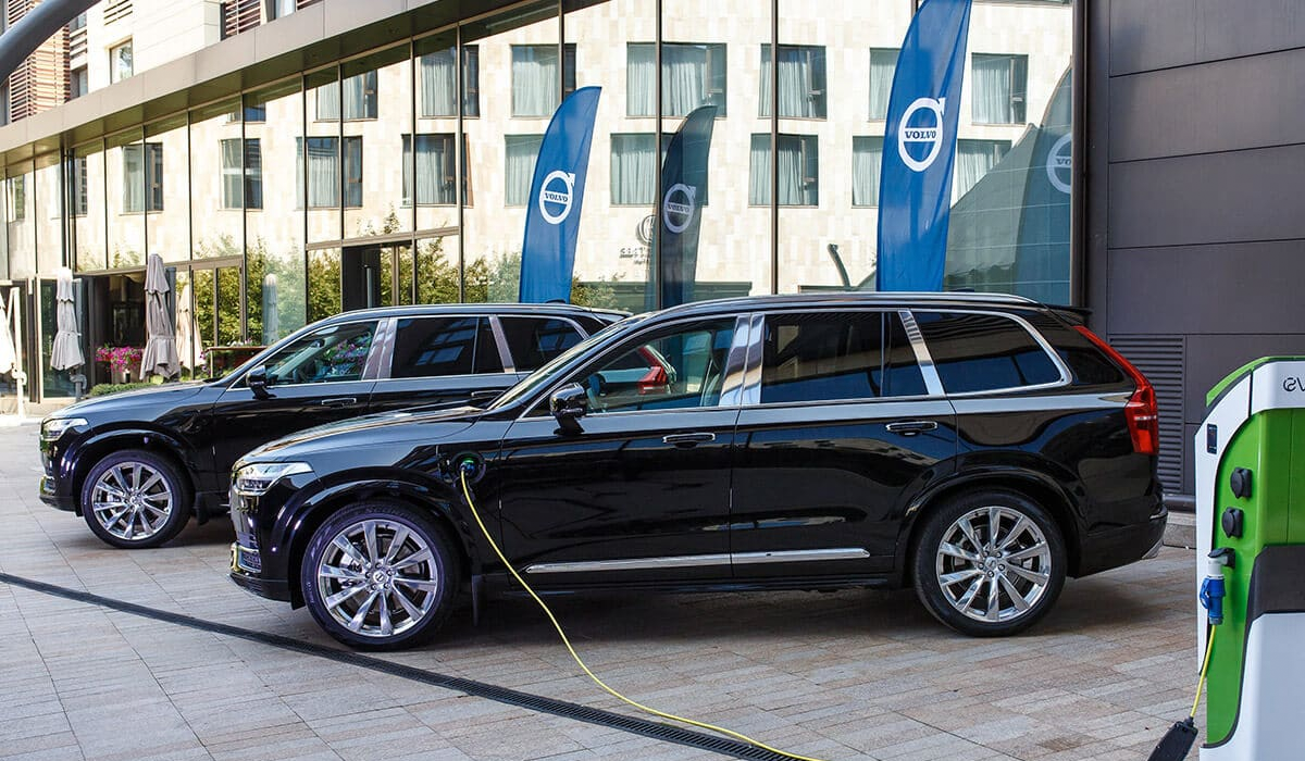 10_Volvo XC90 hybrid