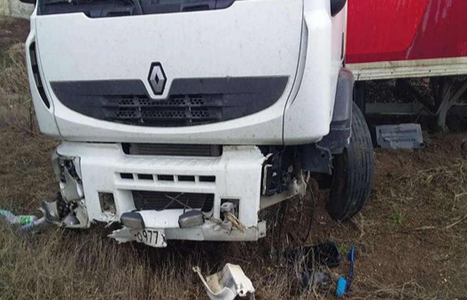 В Самарской области в ДТП погиб водитель грузовика В Самарской области в ДТП погиб водитель грузовика (2)