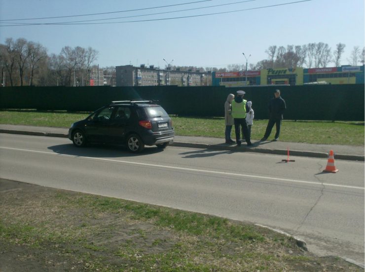 В Новокузнецке автомобиль сбил ребенка В Новокузнецке автомобиль сбил ребенка