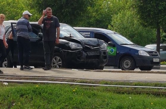 Двое детей и взрослый пострадали в ДТП в Туле (2)