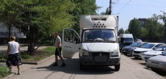 В Тольятти «Газель» сбила женщину с коляской на тротуаре
