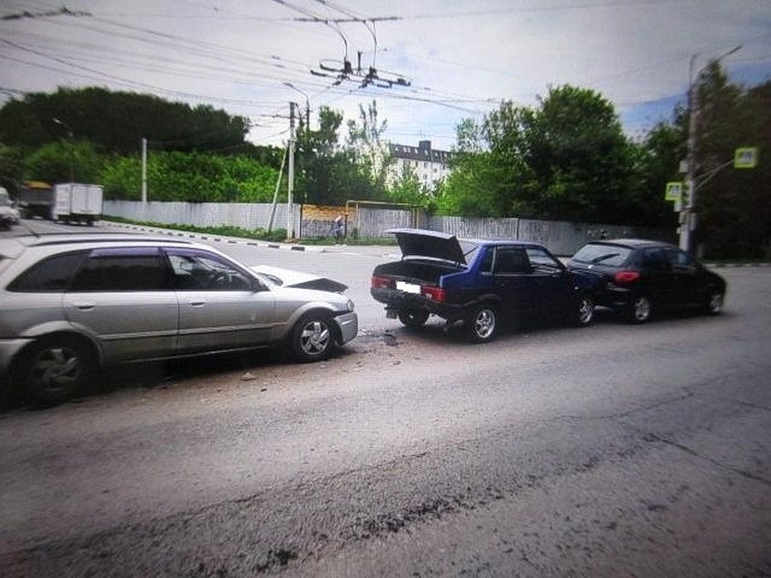 В Туле в массовом ДТП пострадала девочка В Туле в массовом ДТП пострадала девочка