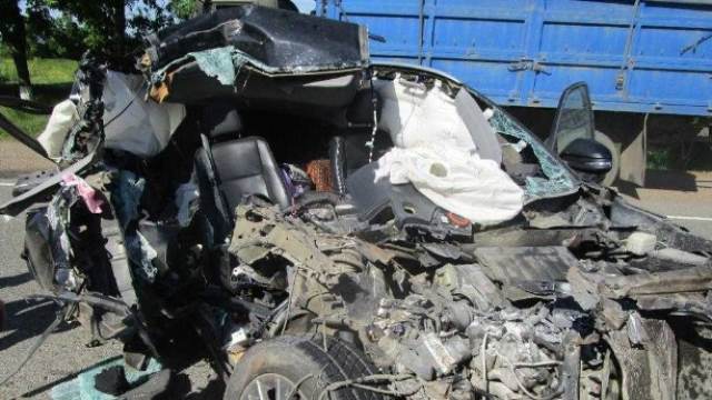 В ДТП с грузовиком под Армавиром погибла женщина В ДТП с грузовиком под Армавиром погибла женщина
