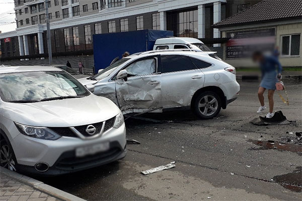 Девочка пострадала в ДТП с маршруткой в Брянске Девочка пострадала в ДТП с маршруткой в Брянске (2)