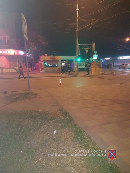 В Волгограде 19-летний водитель ВАЗа сбил ровесника и скрылся В Волгограде 19-летний водитель ВАЗа сбил ровесника и скрылся