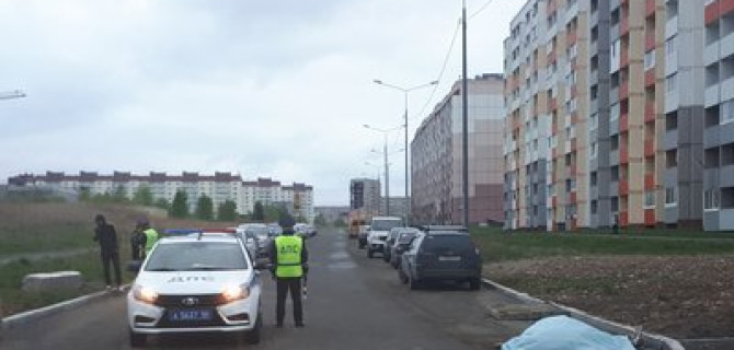 В Нижнем Тагиле мужчина погиб, катаясь на капоте