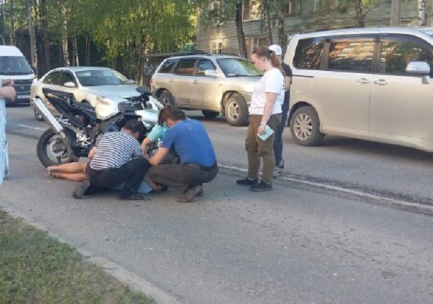 В Сыктывкаре в ДТП пострадал скутерист В Сыктывкаре в ДТП пострадал скутерист