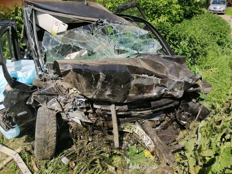 В Иванове машина врезалась в дом – погибли четверо (2)