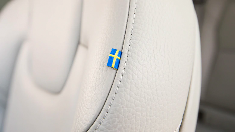 Топ-7 особенностей новой Volvo XC60 Volvo XC60 2019 флаг Швеции