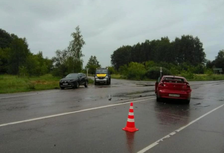 В ДТП под Тулой пострадал водитель иномарки В ДТП под Тулой пострадал водитель иномарки