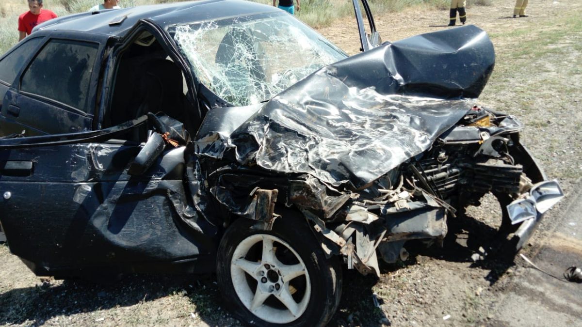Женщина погибла в ДТП на глазах у сына в Астраханской области Женщина погибла в ДТП на глазах у сына в Астраханской области