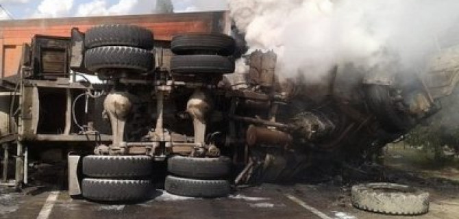 Водитель грузовика погиб в ДТП в Липецкой области