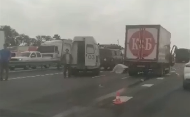 В Ростовской области в ДТП погиб водитель грузовика В Ростовской области в ДТП погиб водитель грузовика