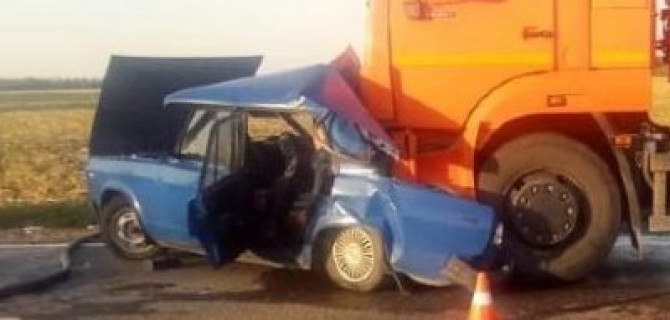 На Кубани пожилая женщина погибла в ДТП с КамАЗом
