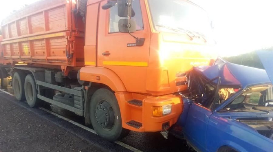 На Кубани пожилая женщина погибла в ДТП с КамАЗом На Кубани пожилая женщина погибла в ДТП с КамАЗом (1)