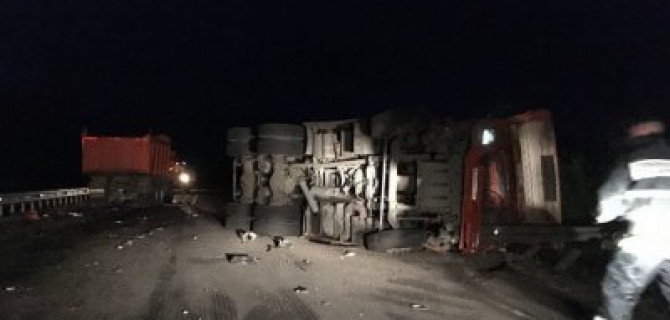 В ДТП с двумя КамАЗами в Карелии погиб человек