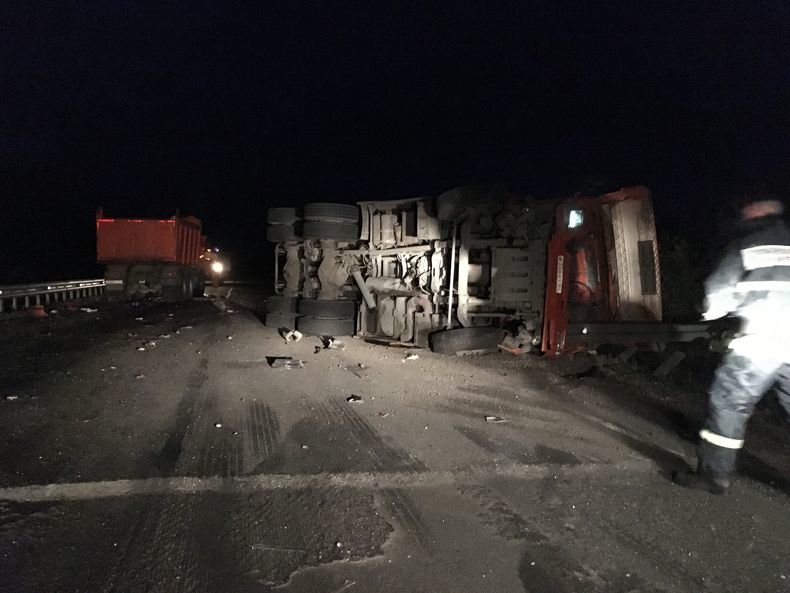 В ДТП с двумя КамАЗами в Карелии погиб человек В ДТП с двумя КамАЗами в Карелии погиб человек