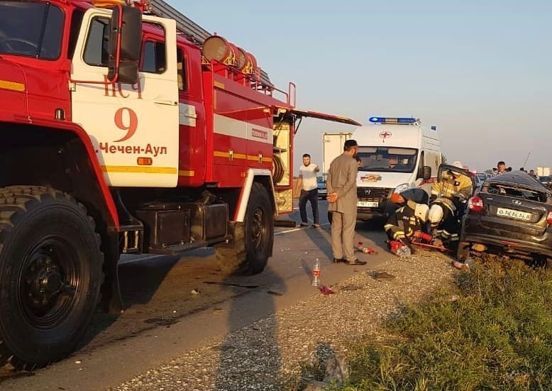 Шесть человек погибли в ДТП в Чечне Шесть человек погибли в ДТП в Чечне