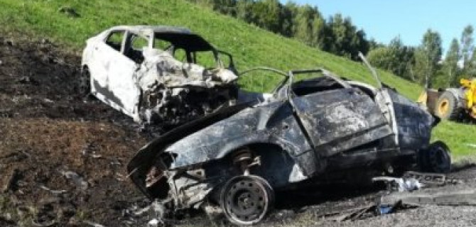 Под Тулой в ДТП сгорели три машины – погибли два человека