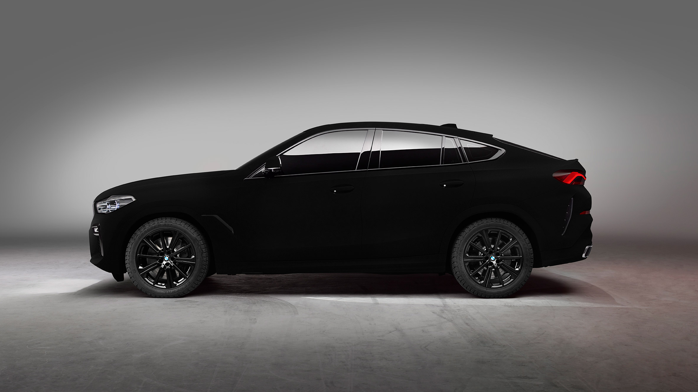 bmw-vantablack-car-design_dezeen_2364_hero-1
