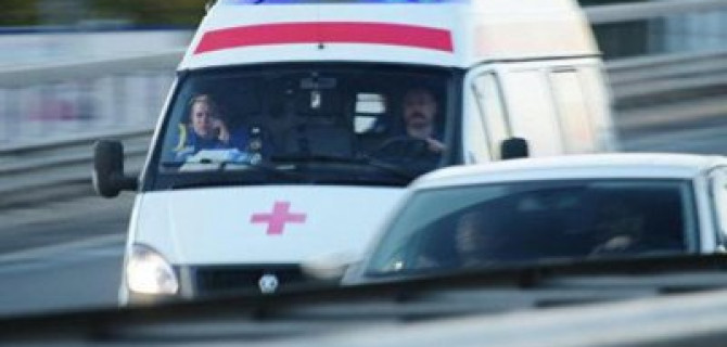 В Петербурге автомобиль сбил женщину
