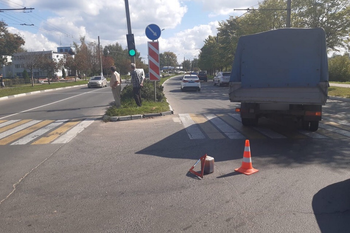 В Твери «Газель» сбила пешеходов В Твери «Газель» сбила пешеходов (2)