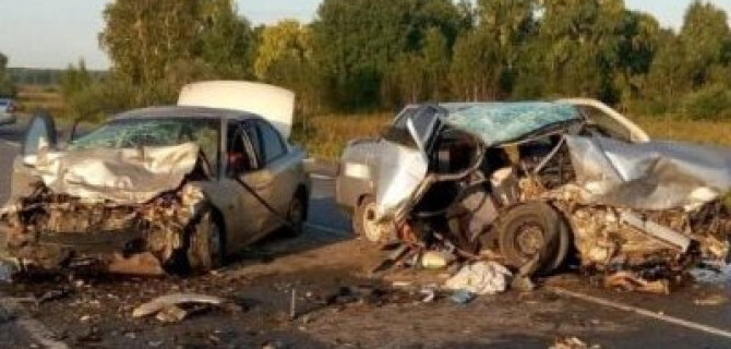 Мужчина и девочка погибли в ДТП в Тюменской области