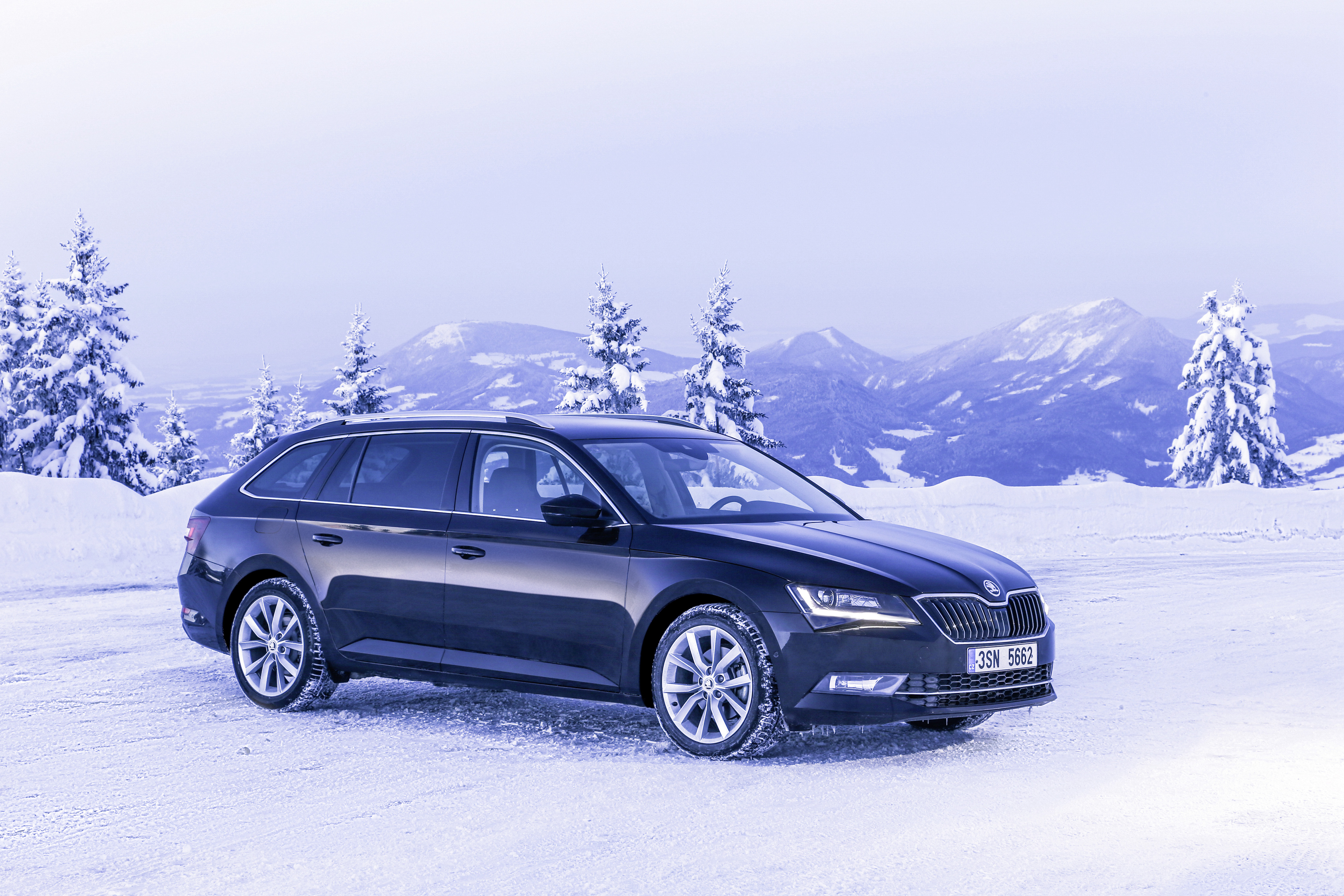 Обновлён универсал Skoda Superb шкода 1