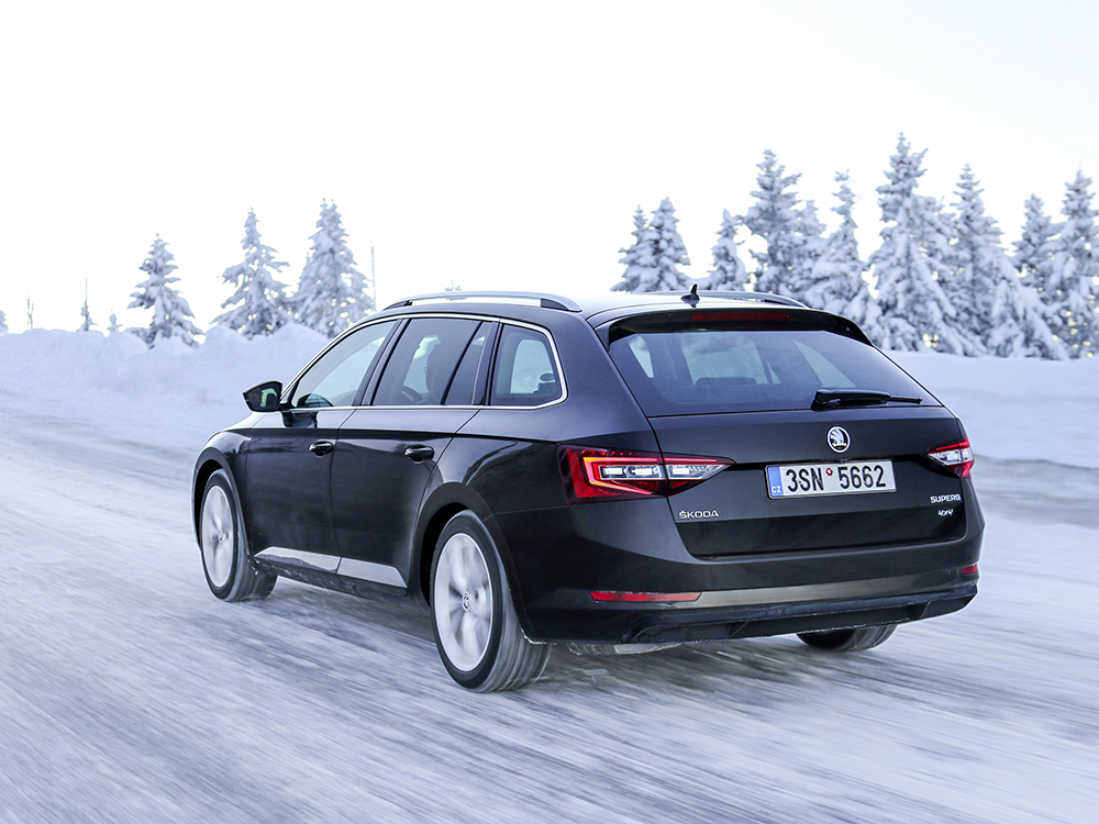 Обновлён универсал Skoda Superb шкода 3