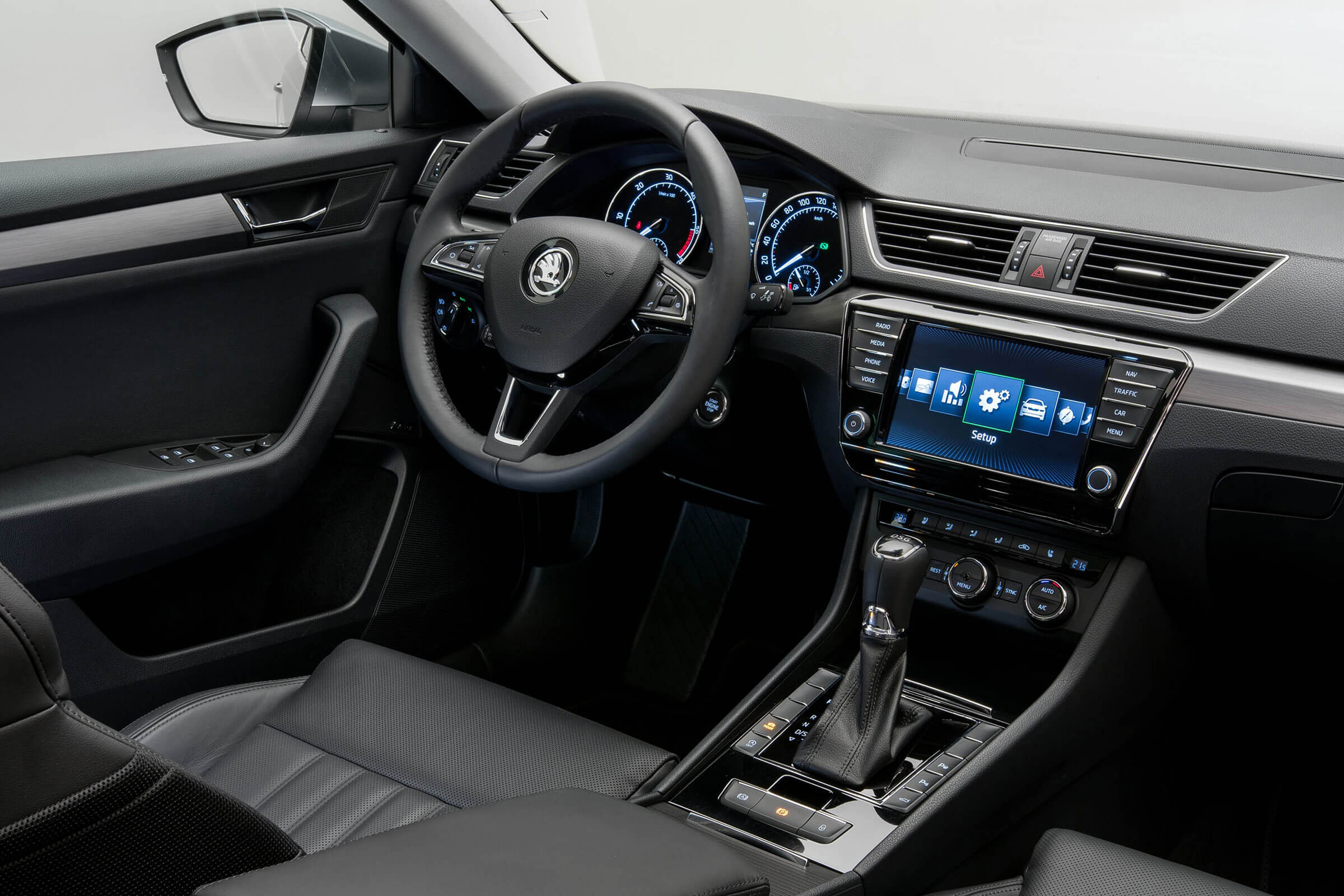 Обновлён универсал Skoda Superb шкода 4