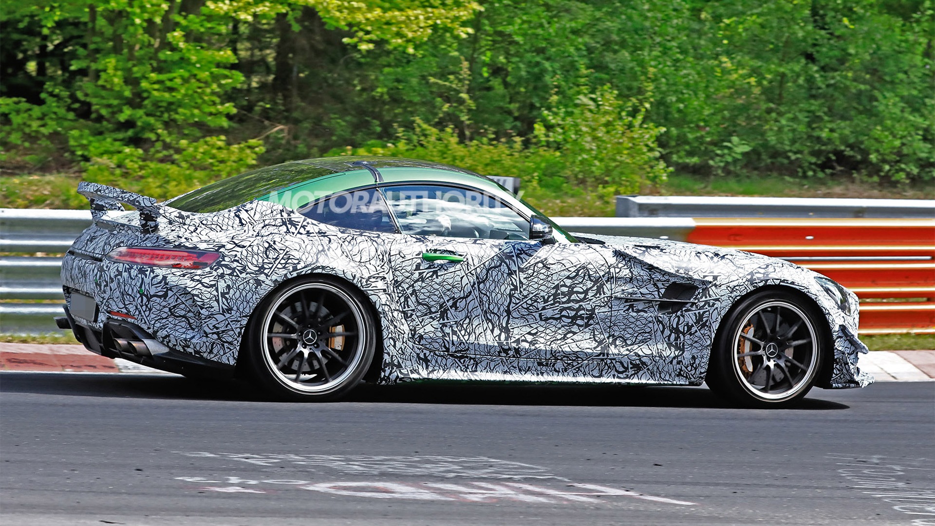 Новый Mercedes-AMG GT станет гибридным т амг 2