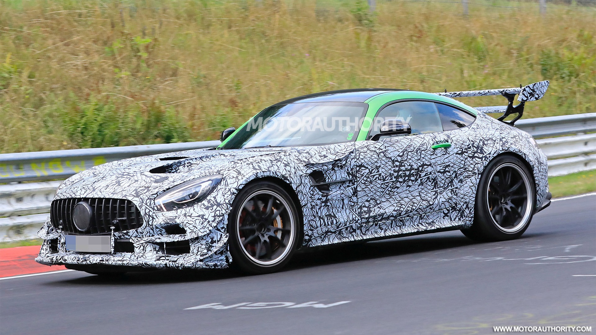 Новый Mercedes-AMG GT станет гибридным т амг 1