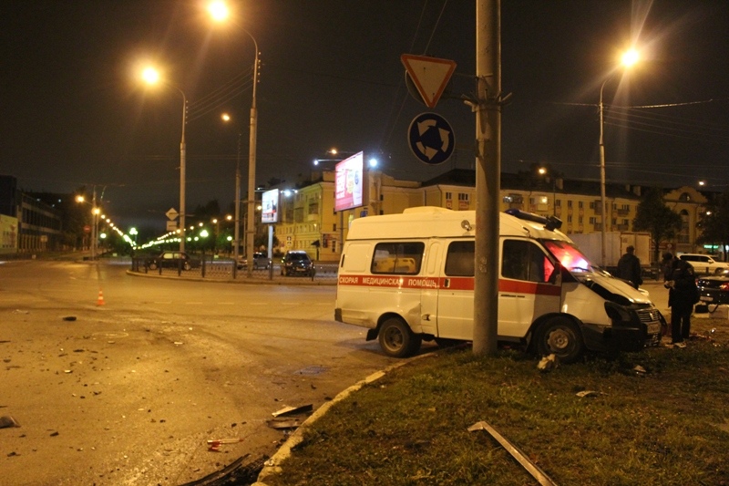 Два человека погибли в ДТП со «скорой» в Йошкар-Оле Два человека погибли в ДТП со «скорой» в Йошкар-Оле (1)