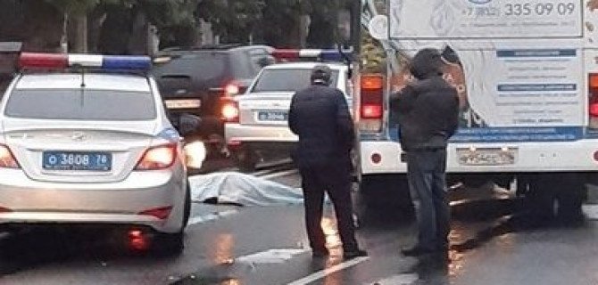 В Петербурге маршрутка насмерть сбила женщину