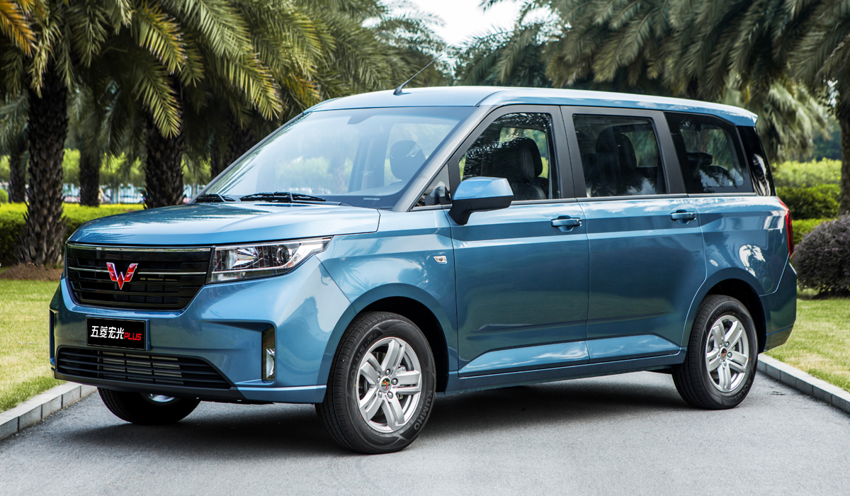 General Motors и SAIC представили новый минивэн саик 1