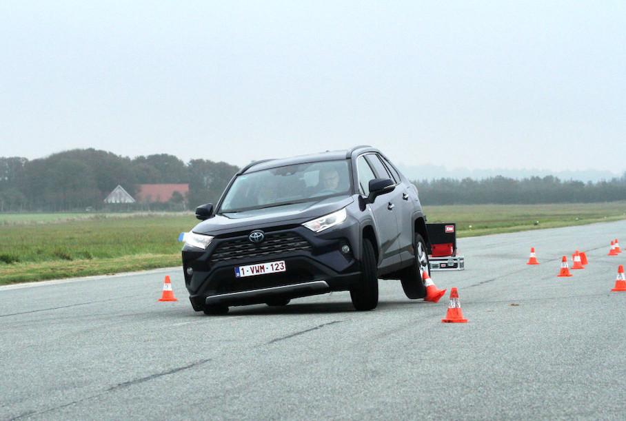 Toyota RAV4: «Лосиный тест» успешно пройден рав 2