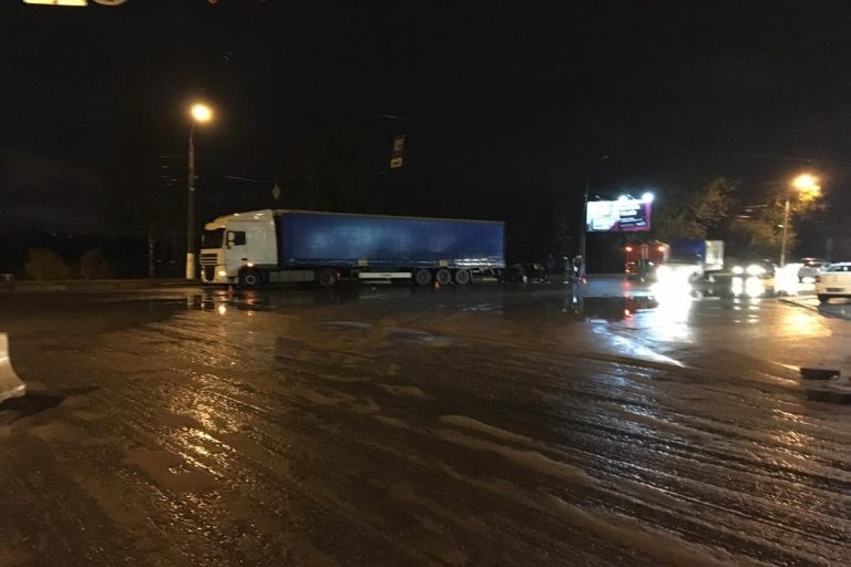 В Твери в ДТП в фурой погиб водитель ВАЗа