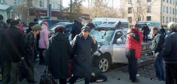 В Улан-Удэ машина врезалась в остановку – погибли люди